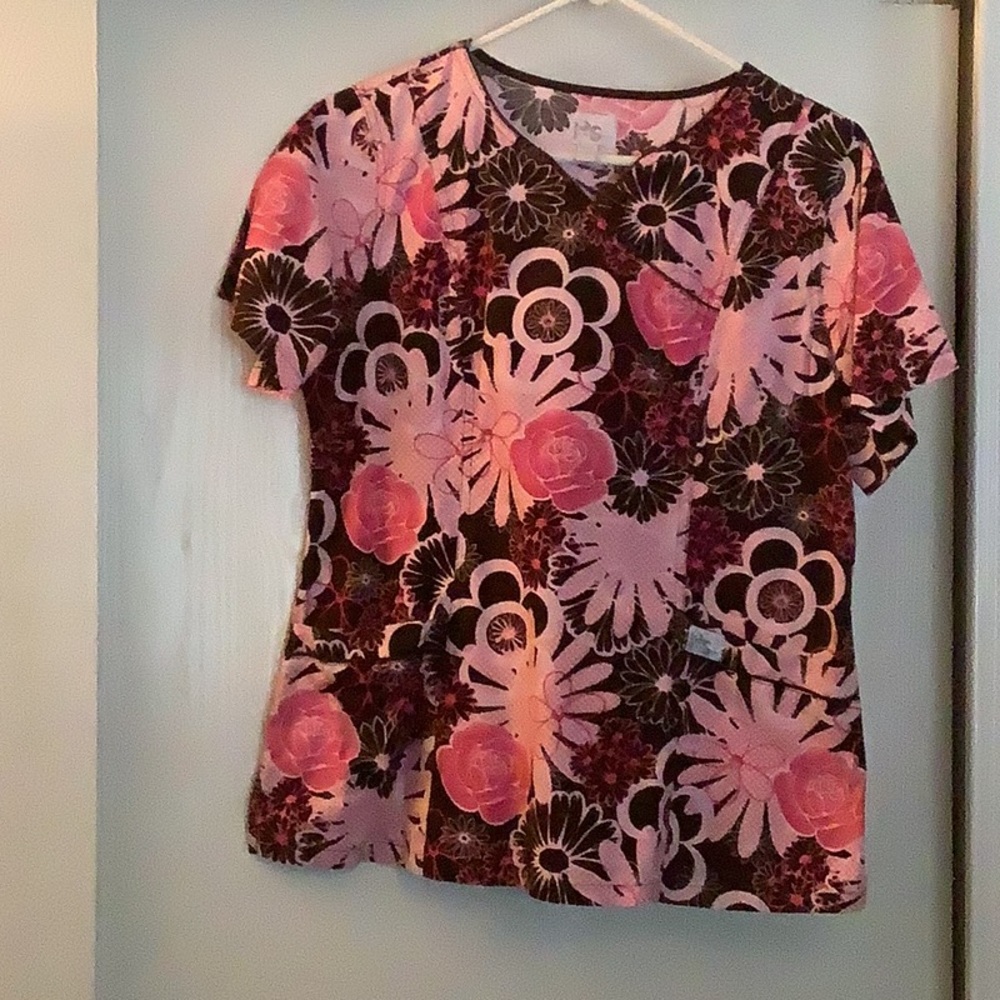 Peaches women’s scrub top